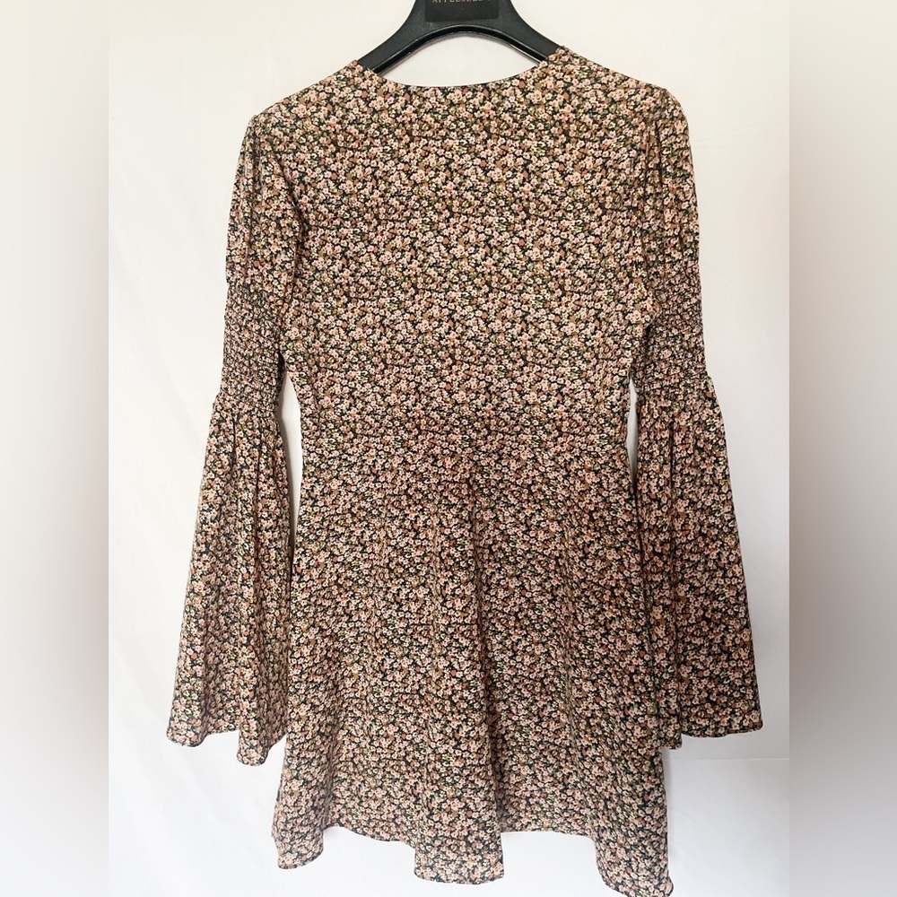 Vici size:L floral sun dress with low V neckline, tie front, and Flounce sleeves - Picture 2 of 6